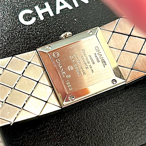 Pristine Chanel Matelasse Watch w/original box,case,certificate of authenticity - Picture 7 of 16